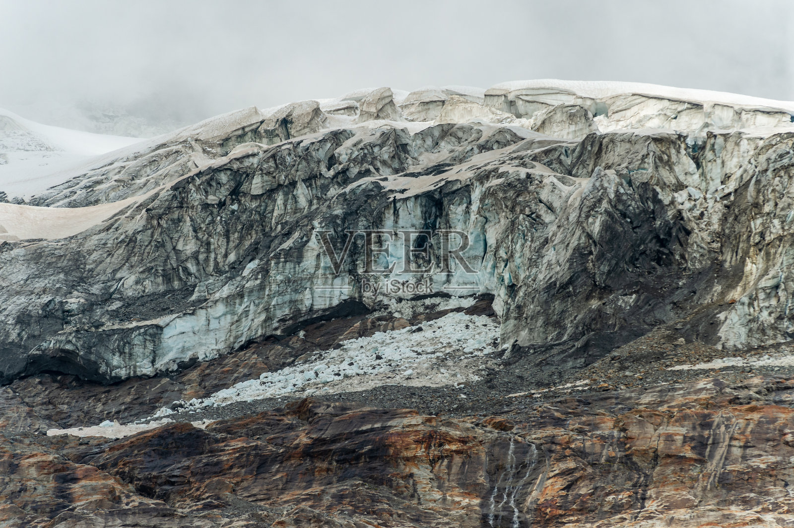 融化的费冰川的终点站，萨法费，瑞士瓦莱照片摄影图片