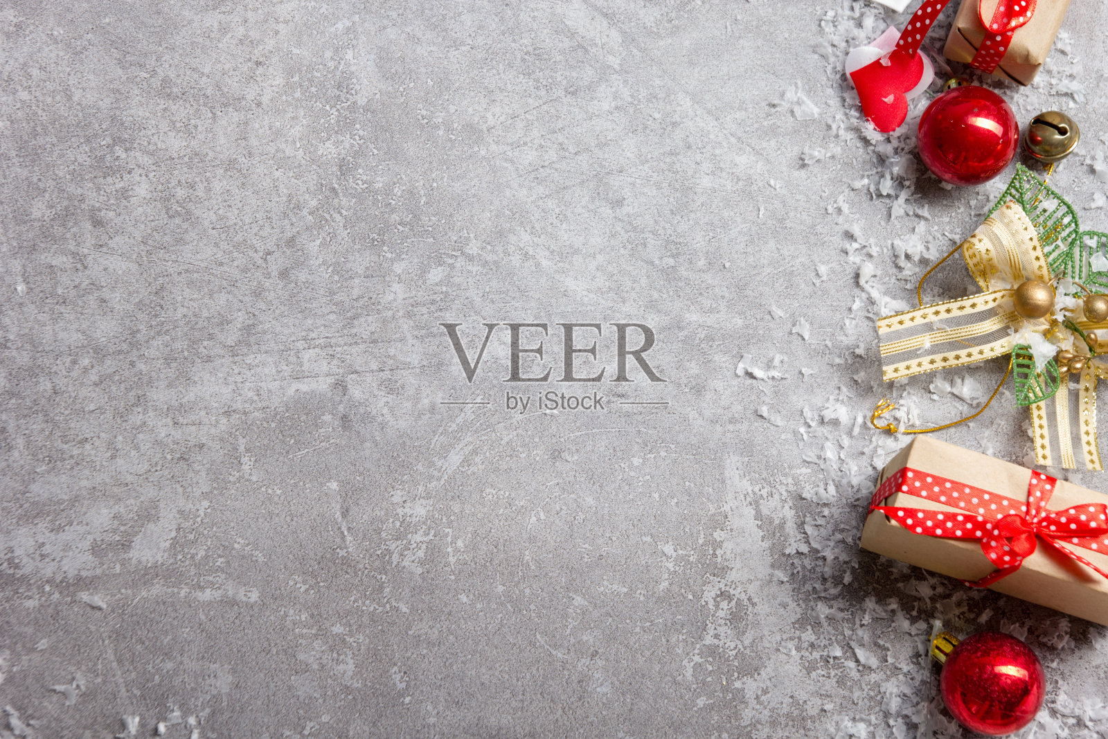 圣诞装饰背景。圣诞树和节日装饰品。本空间照片摄影图片