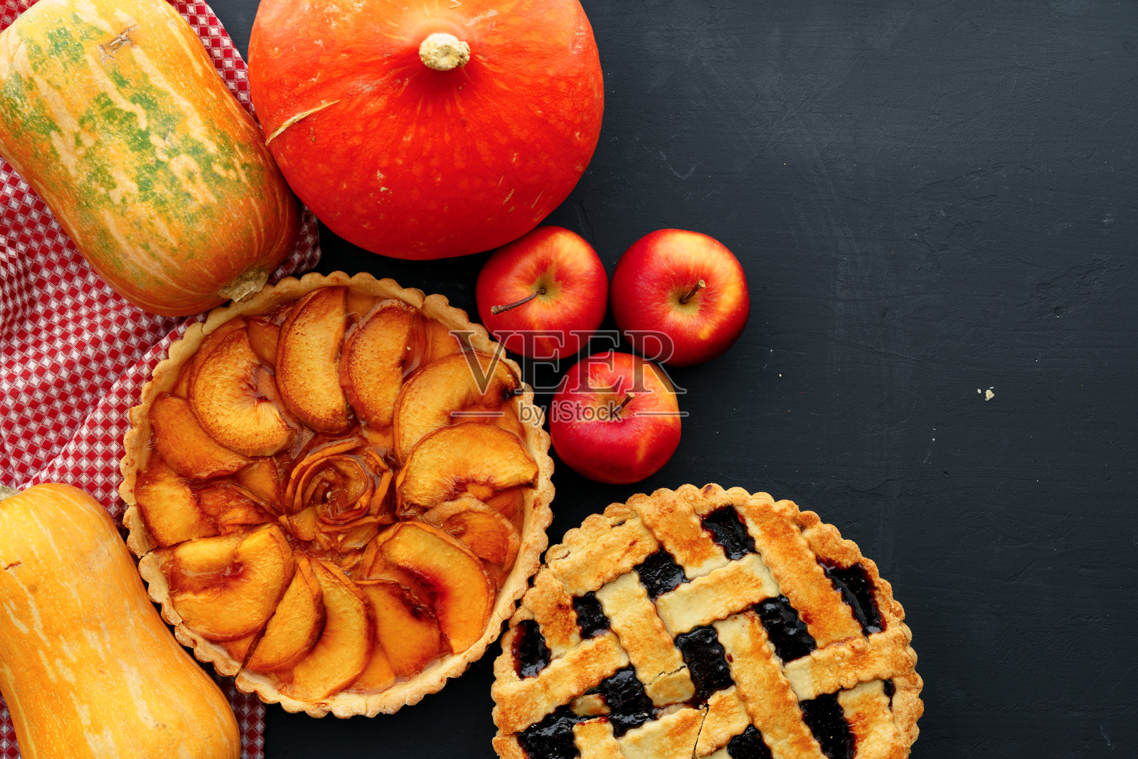 秋天的苹果馅饼和浆果馅饼照片摄影图片