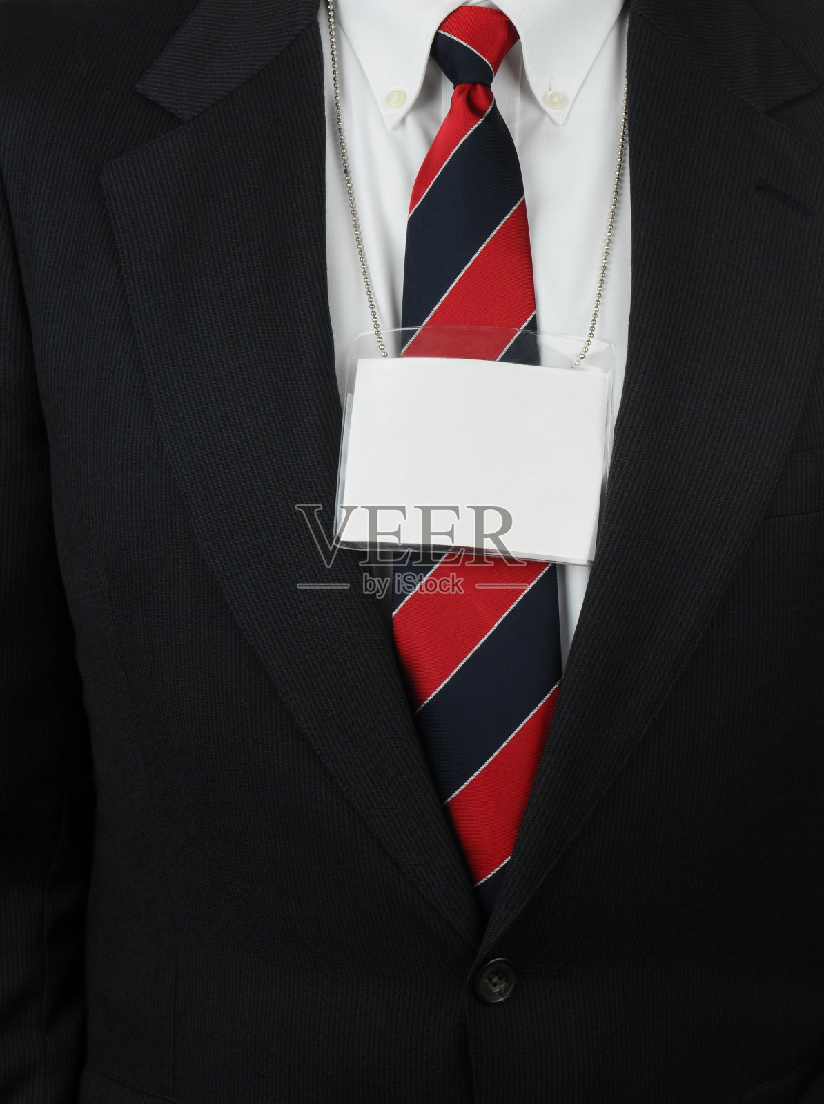 特写男子的身份标签挂在脖子上照片摄影图片