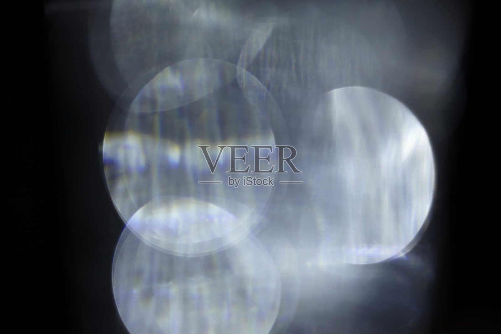 抽象的玻璃光在黑色背景上漏反射照片摄影图片