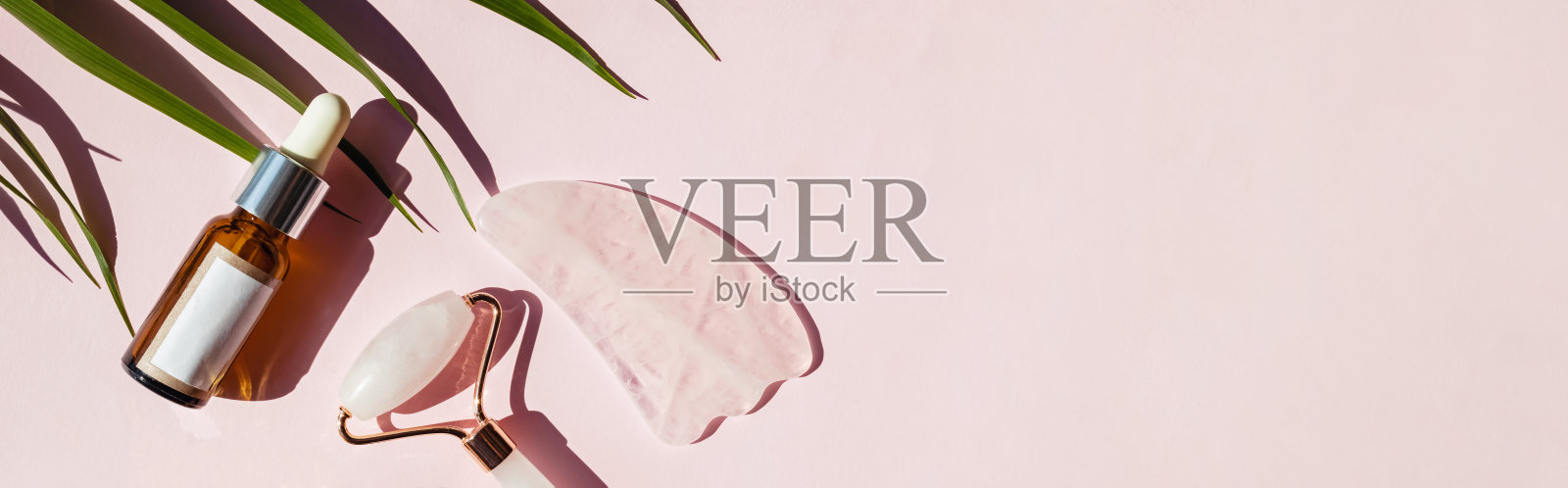 粉色背景的脸部按摩配件照片摄影图片