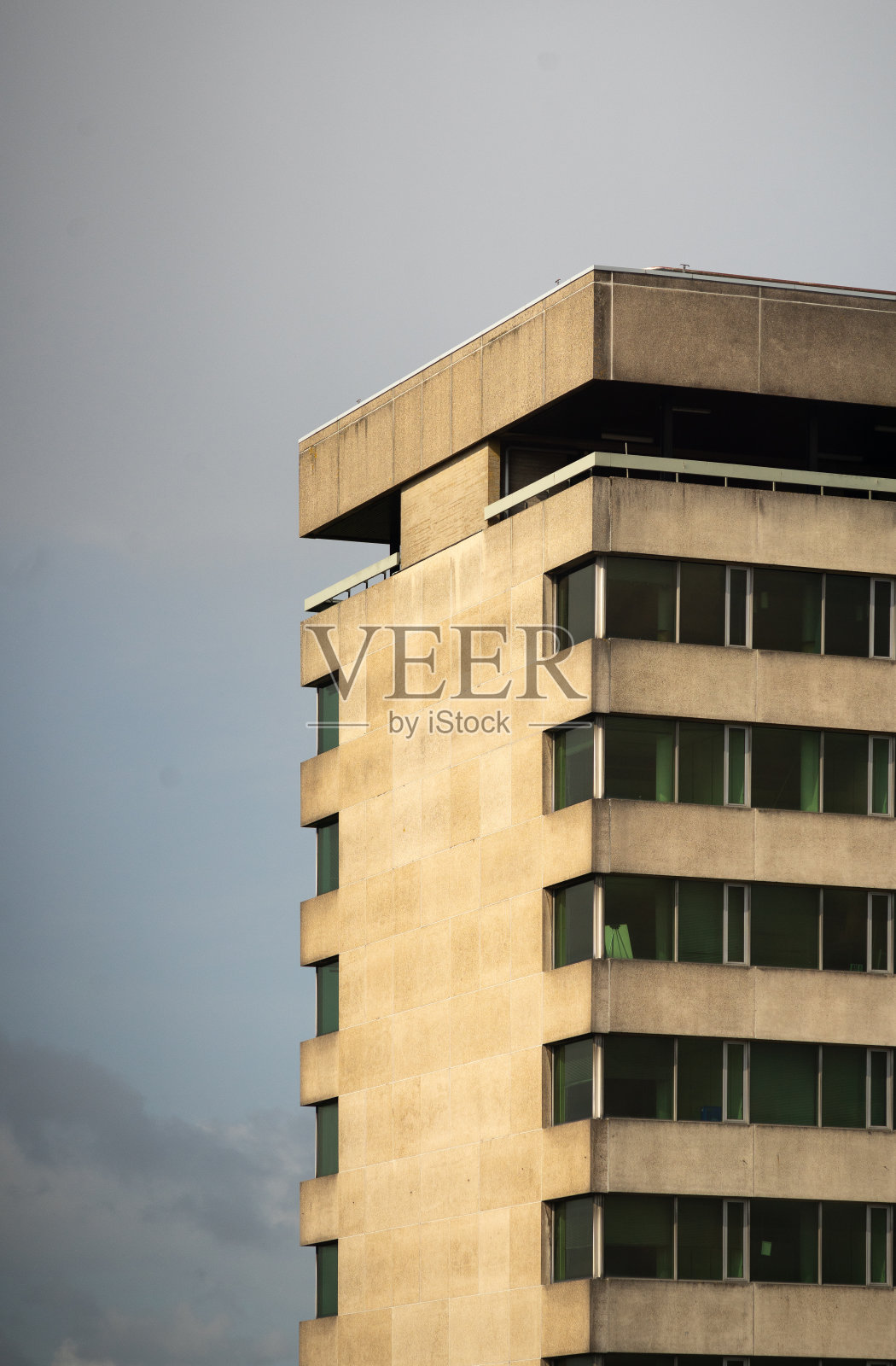 城市里的现代建筑照片摄影图片