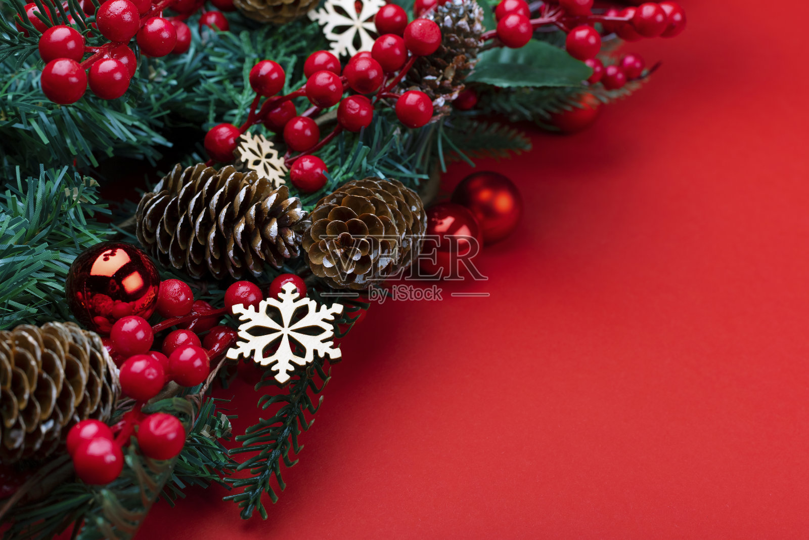 美丽的庆祝圣诞背景。新年假期。圣诞假期。顶部视图与复制空间。照片摄影图片