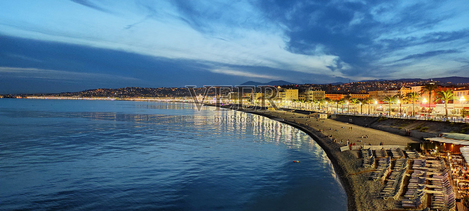 地中海上的日落。照片摄影图片