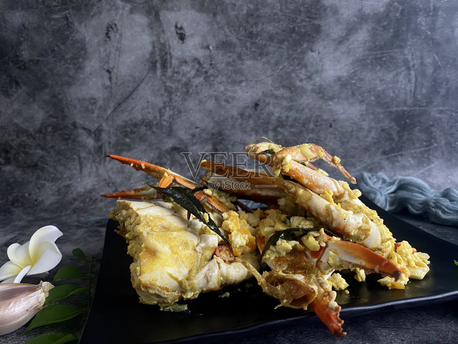 咸蛋螃蟹照片摄影图片