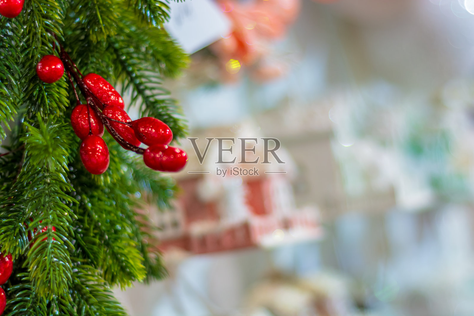 有红色浆果的圣诞树树枝照片摄影图片