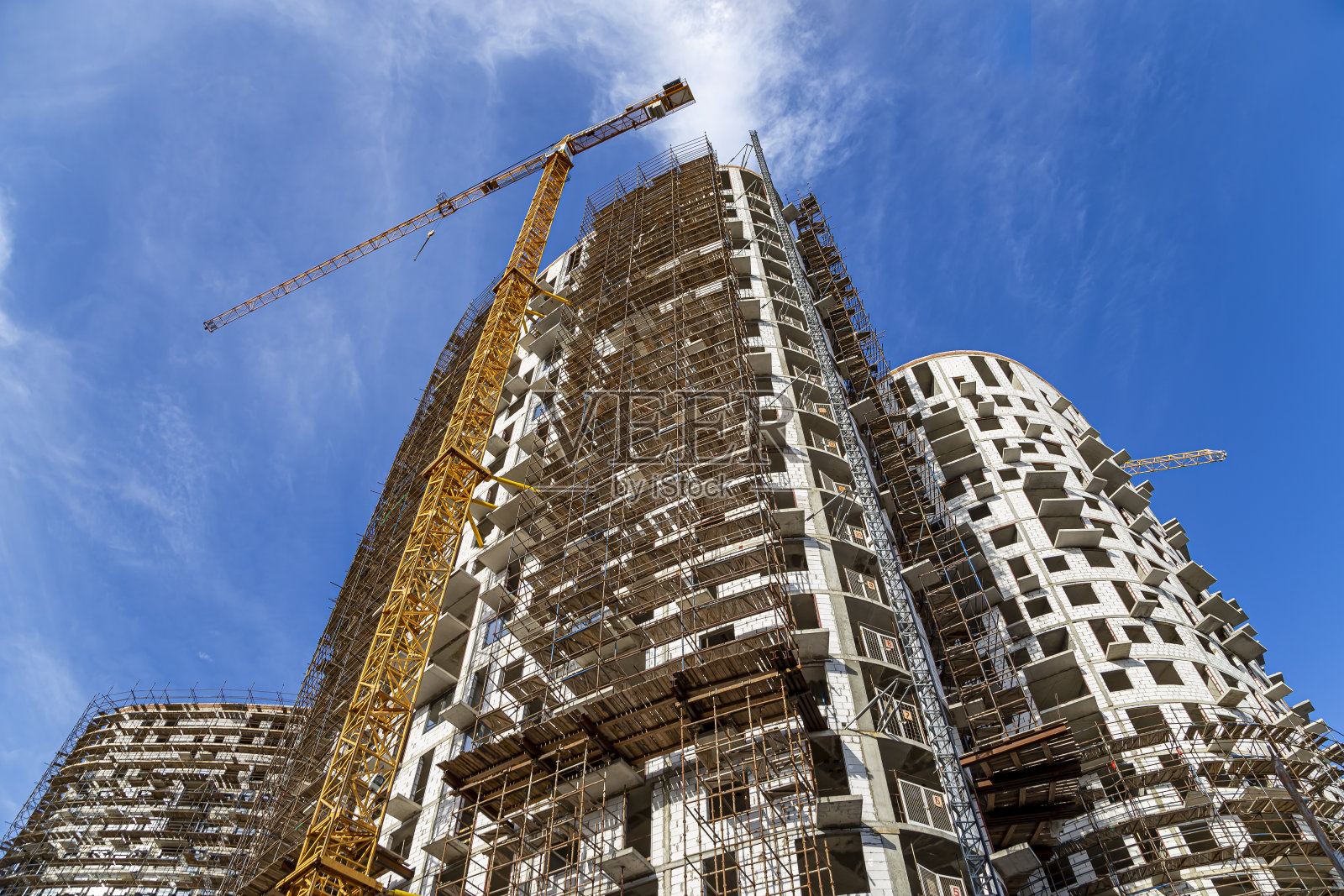 莫斯科，俄罗斯，正在建设的多层建筑，脚手架(新的住宅综合体)照片摄影图片