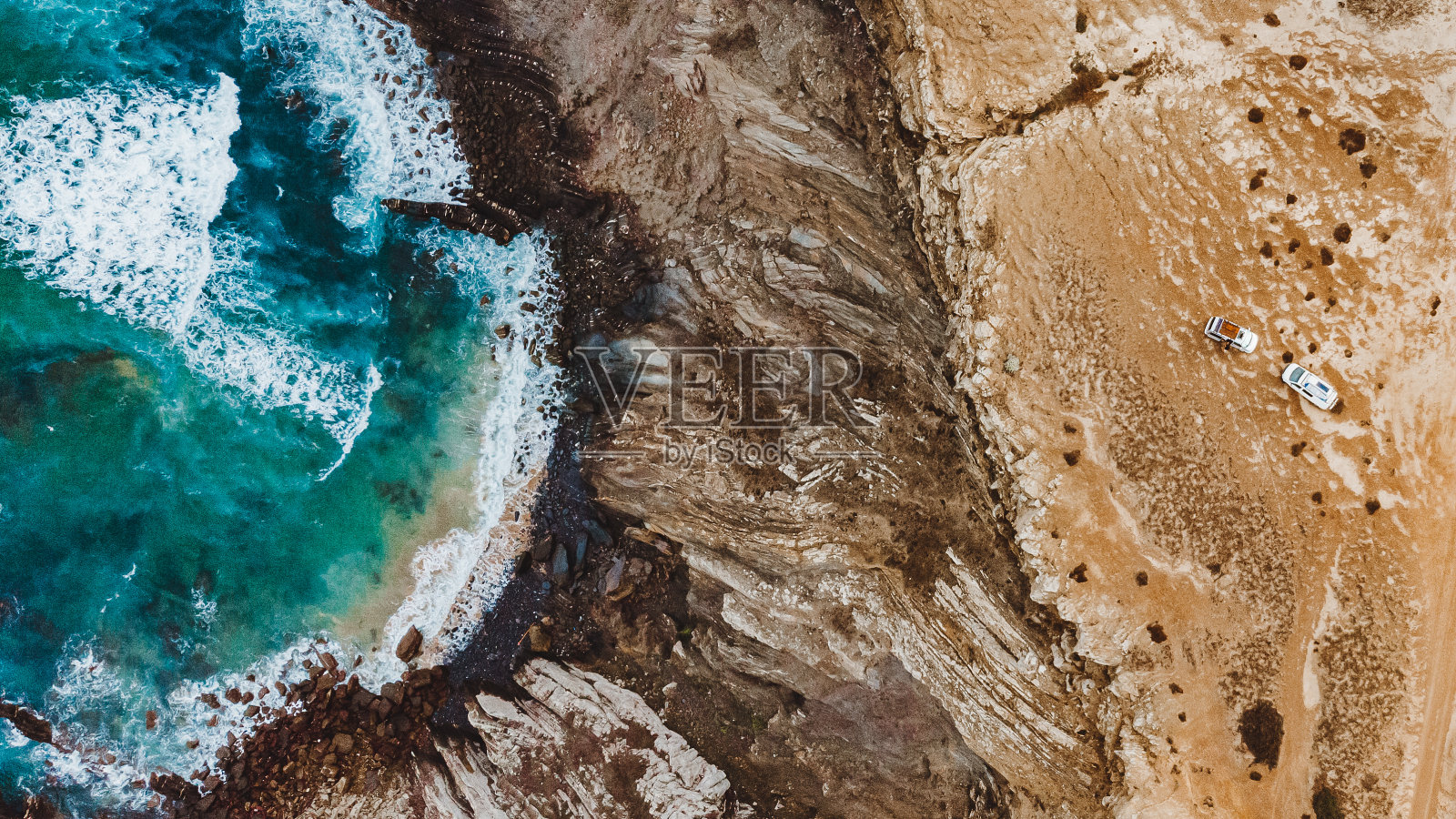 Van Life on the Beautiful Coast Algarve, Portugal – Drone Shot照片摄影图片