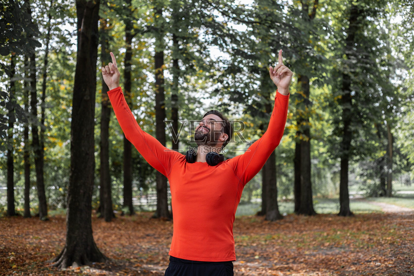 22、人经训练在自然中得到满足照片摄影图片