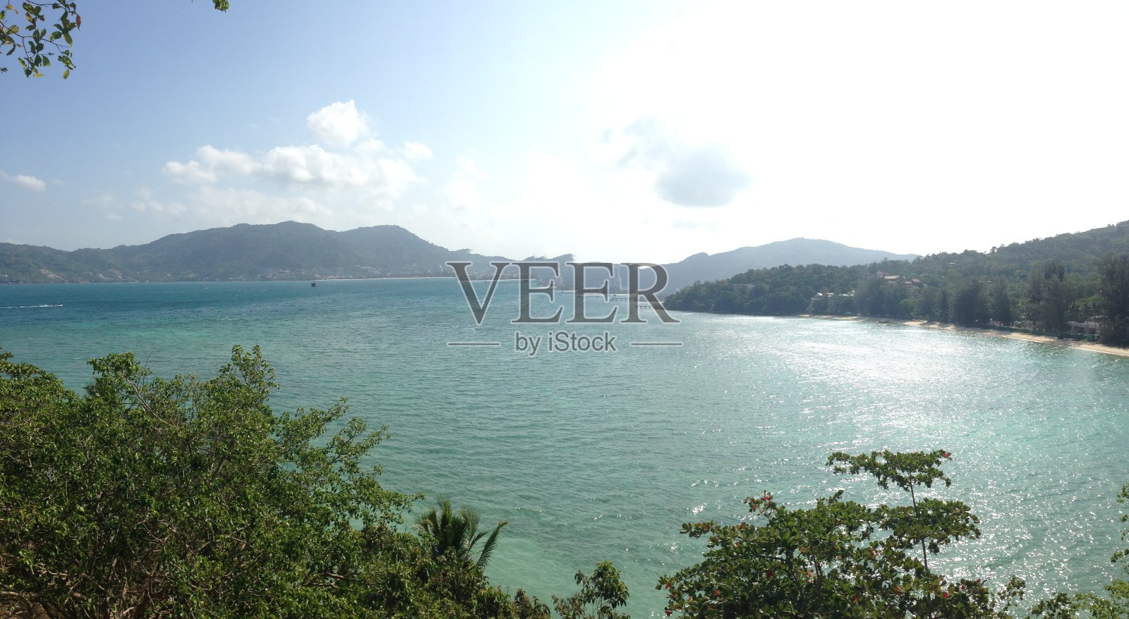 普吉岛的海是美丽和干净的。照片摄影图片