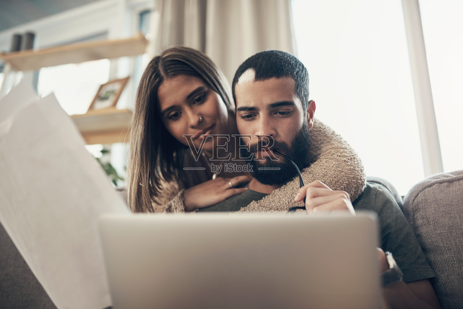 把做预算的时间变成联系的时间照片摄影图片