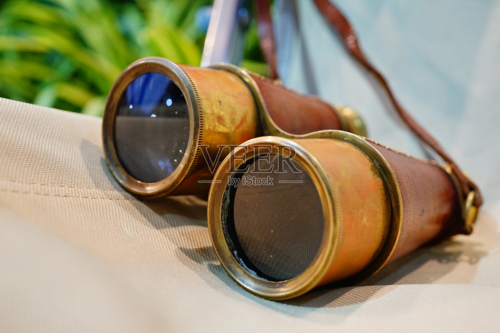老双筒望远镜照片摄影图片