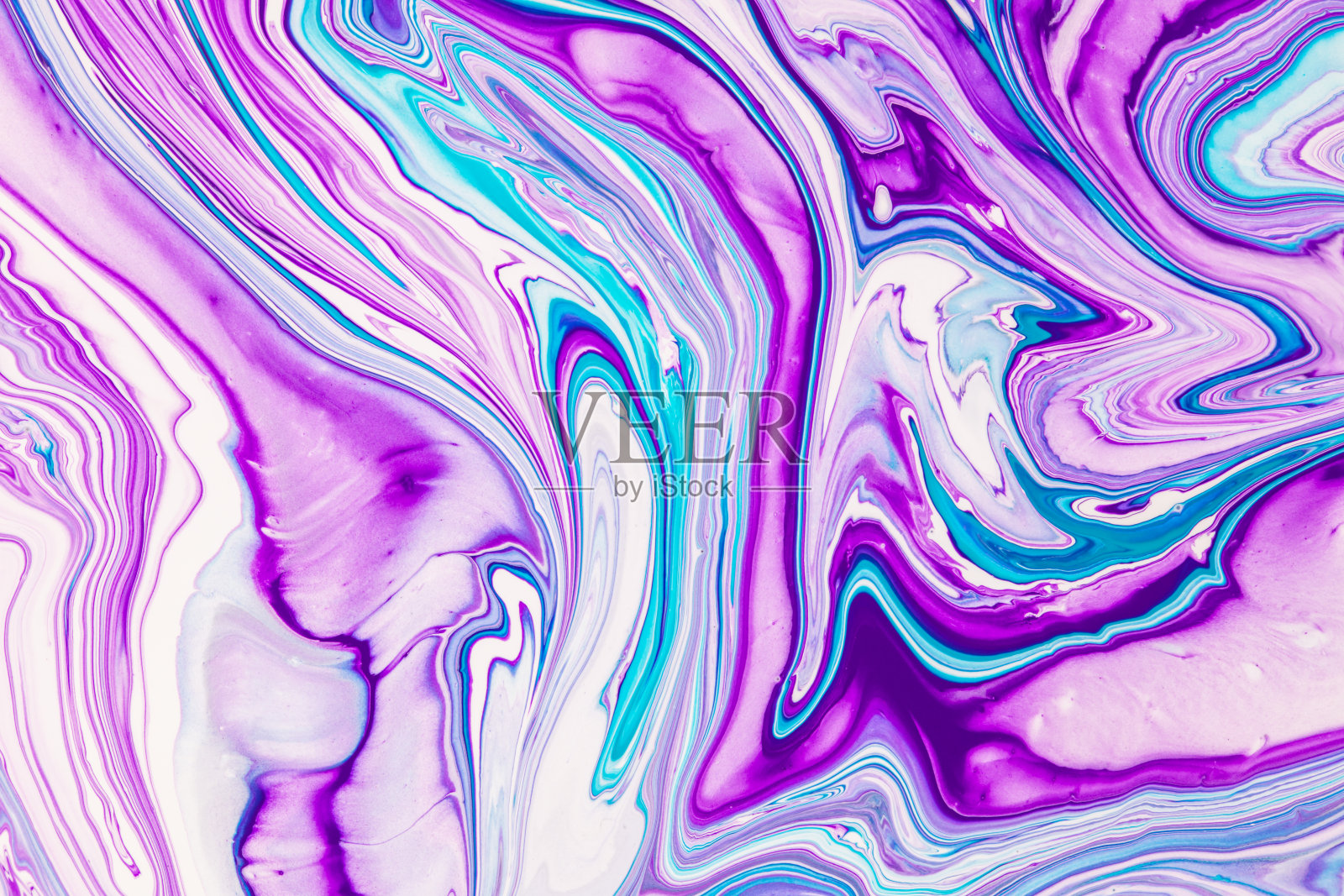 流体艺术纹理。抽象背景与漩涡油漆效果。液态丙烯酸艺术品流动和飞溅。混合油漆为网站背景。紫色、绿松石色和蓝色。照片摄影图片