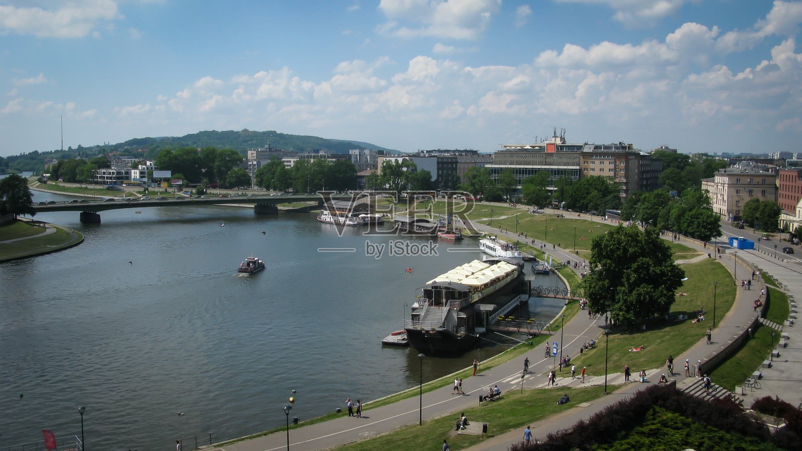 从瓦维尔城堡的城墙可以看到维斯拉河照片摄影图片