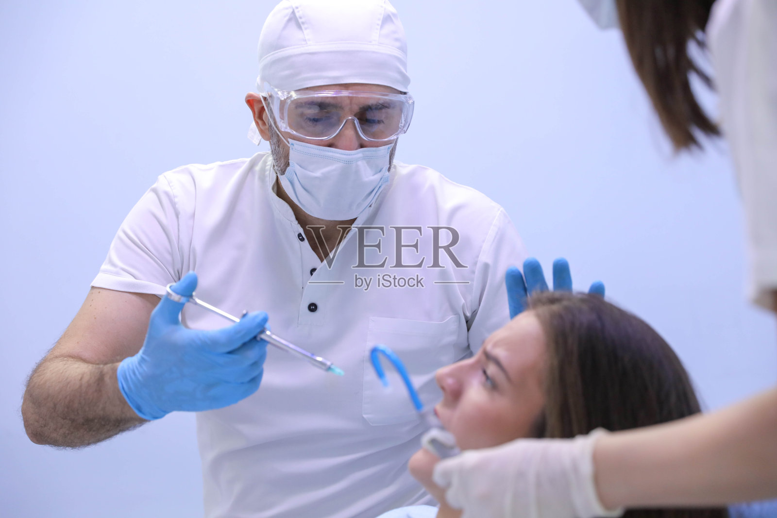 一个年轻女子有牙医预约的特写照片摄影图片