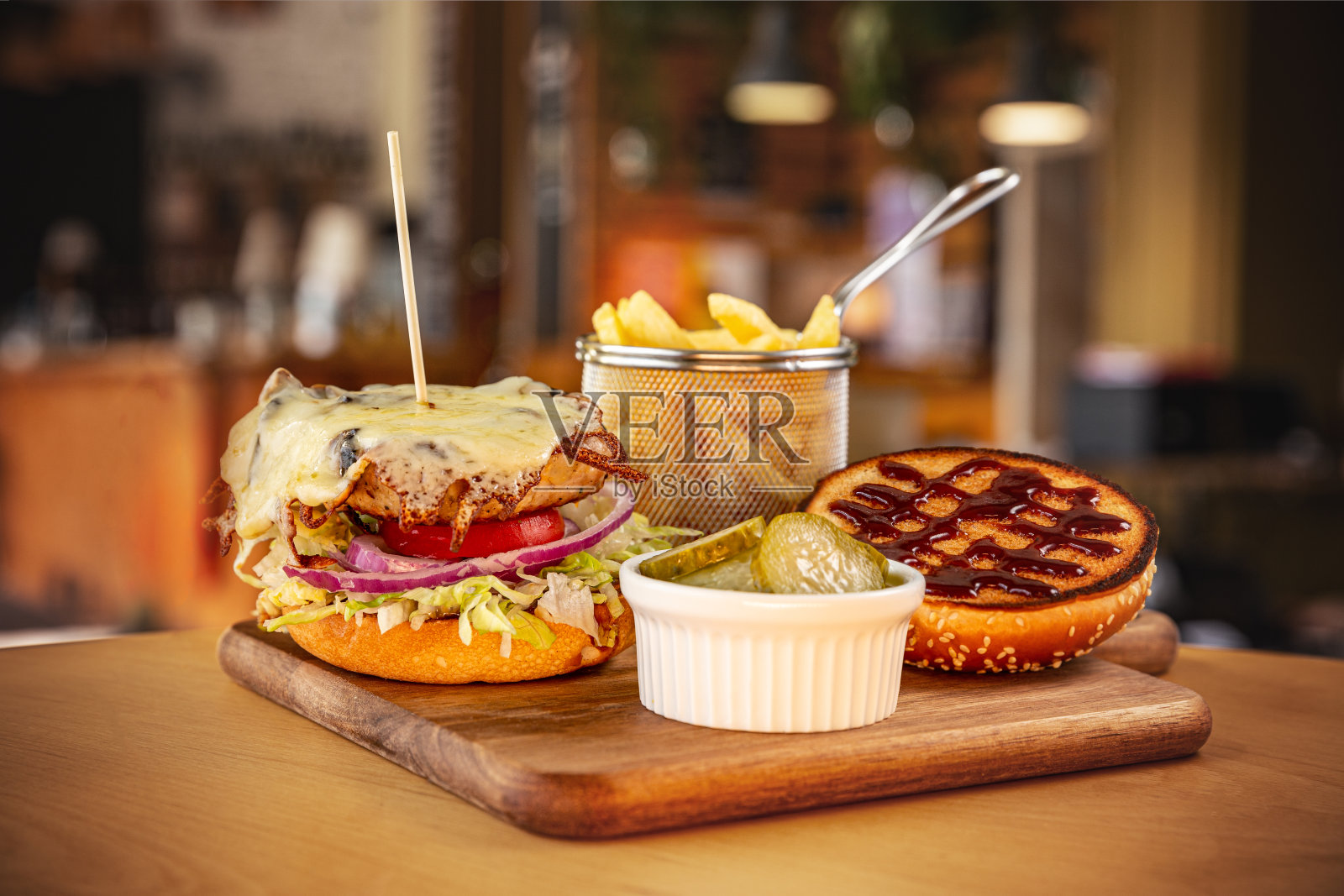 奶油面包配汉堡照片摄影图片