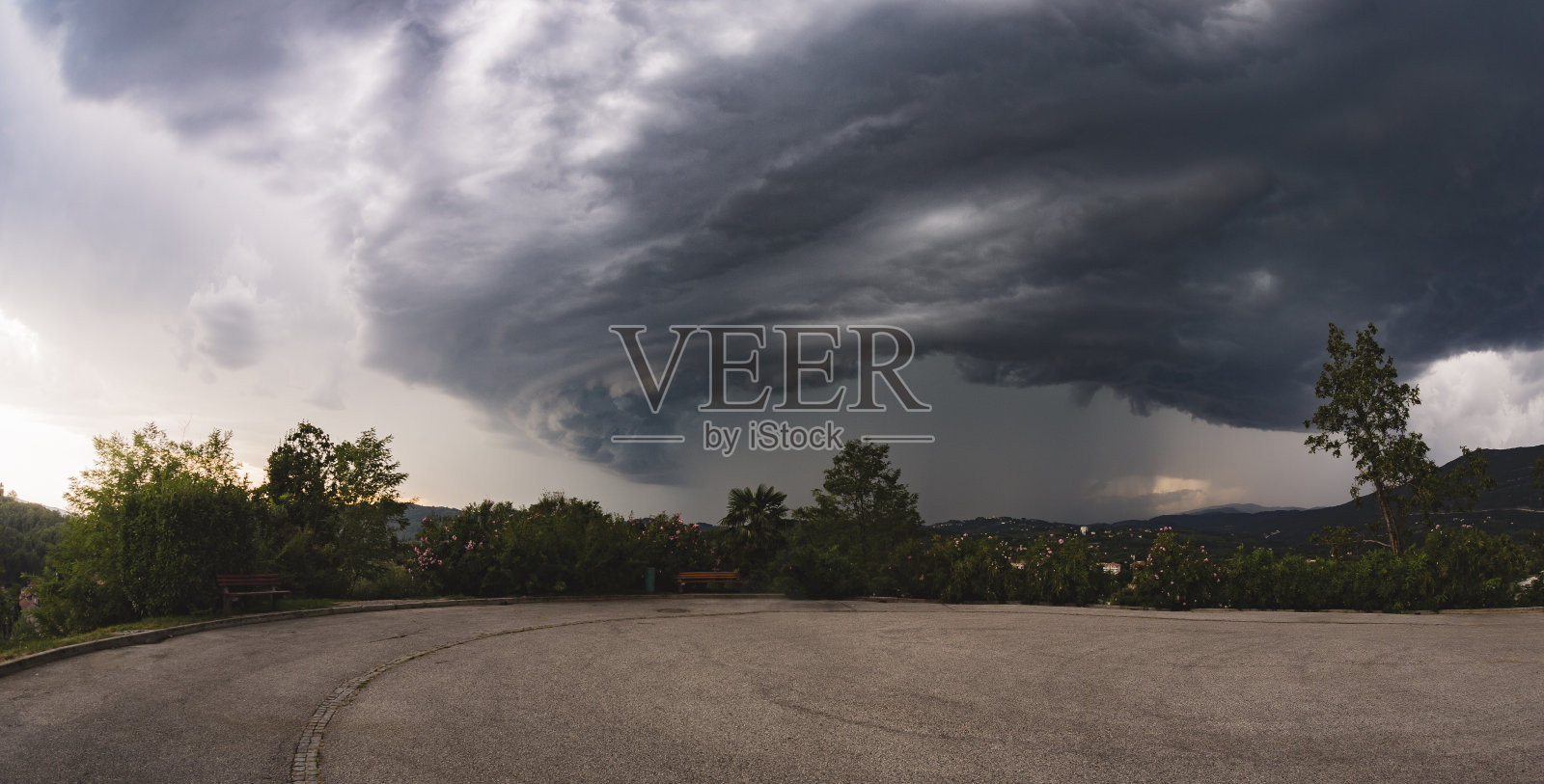 瞭望停车场Arcus风暴天空照片摄影图片