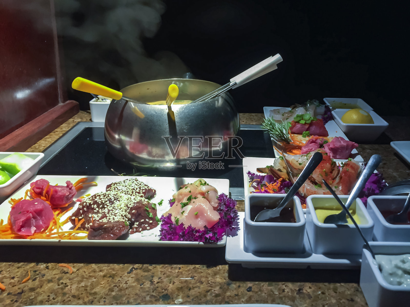 奶酪火锅餐厅的美味晚餐照片摄影图片