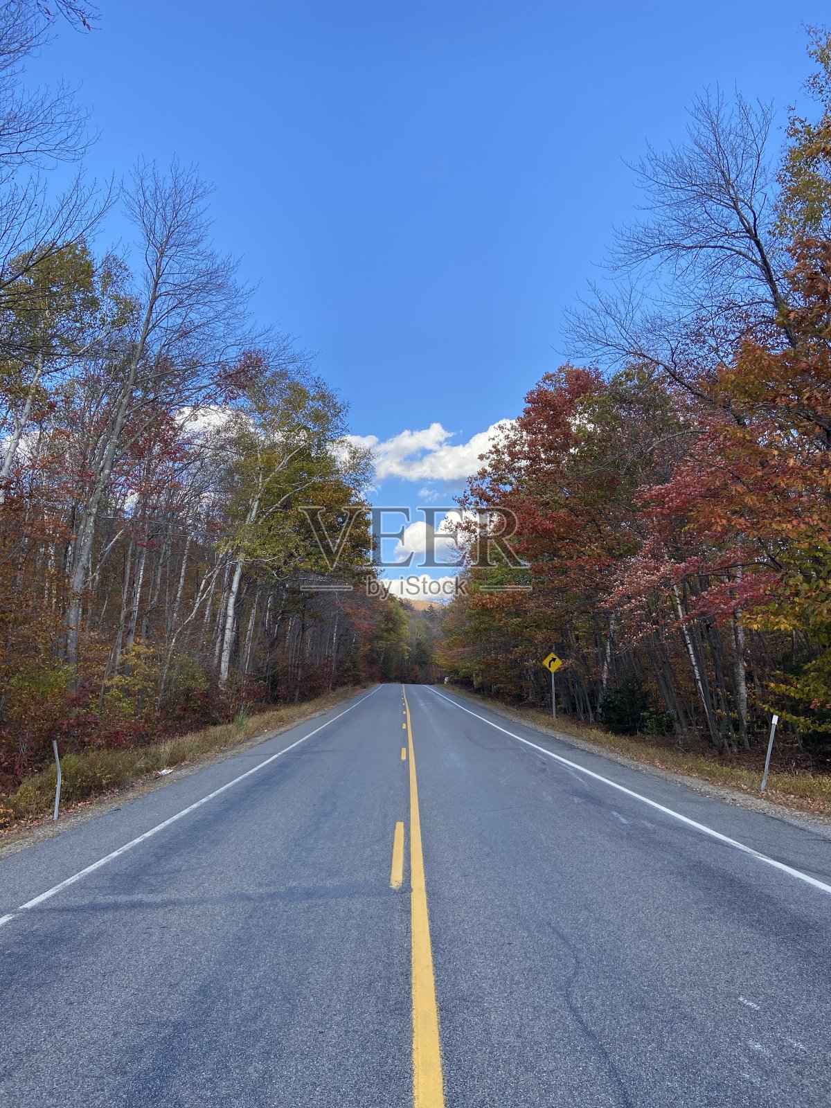 路下跌照片摄影图片