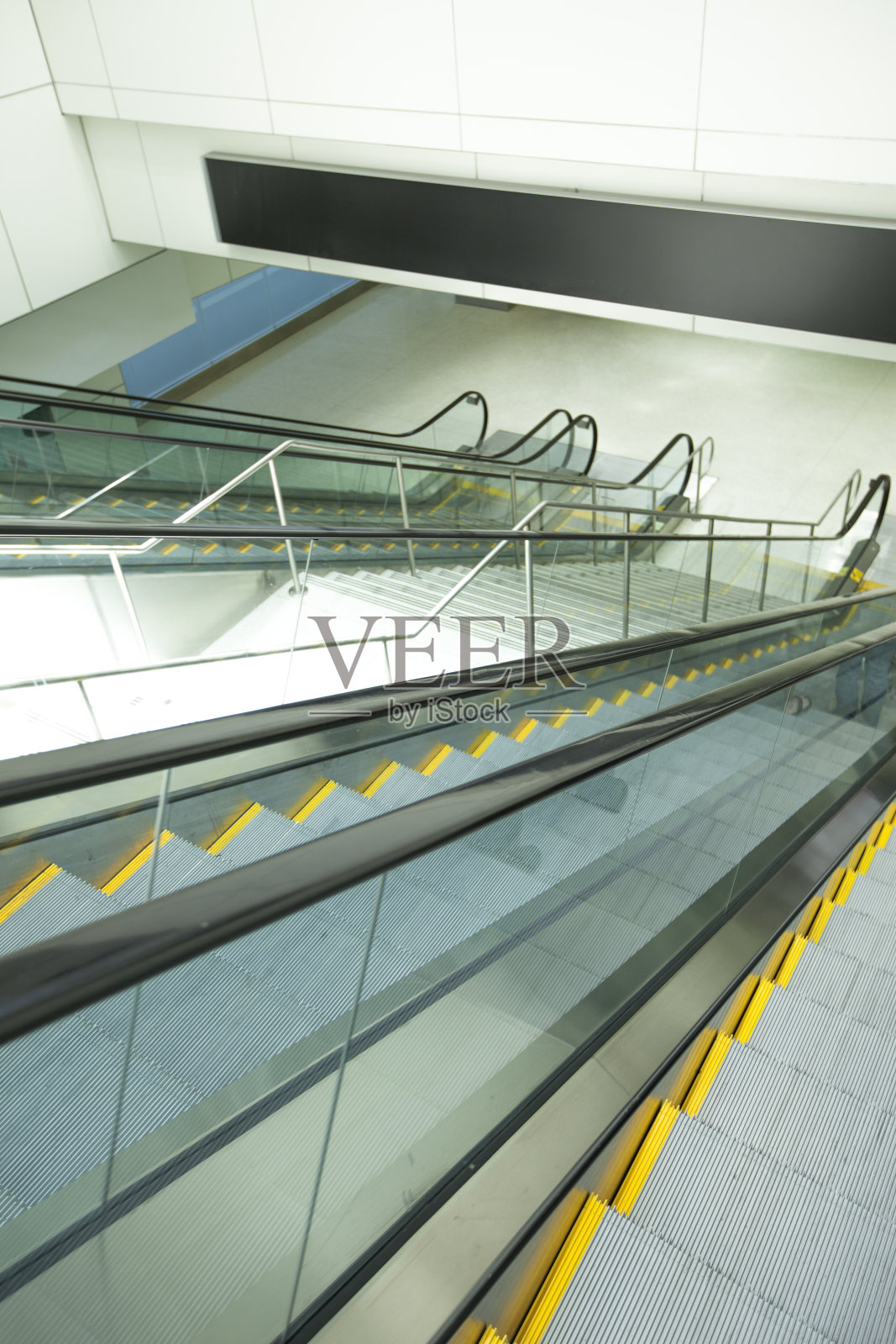 从上面看电梯照片摄影图片