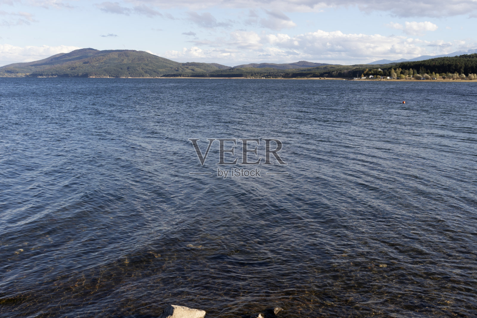 保加利亚索非亚市附近的伊斯卡尔水库照片摄影图片