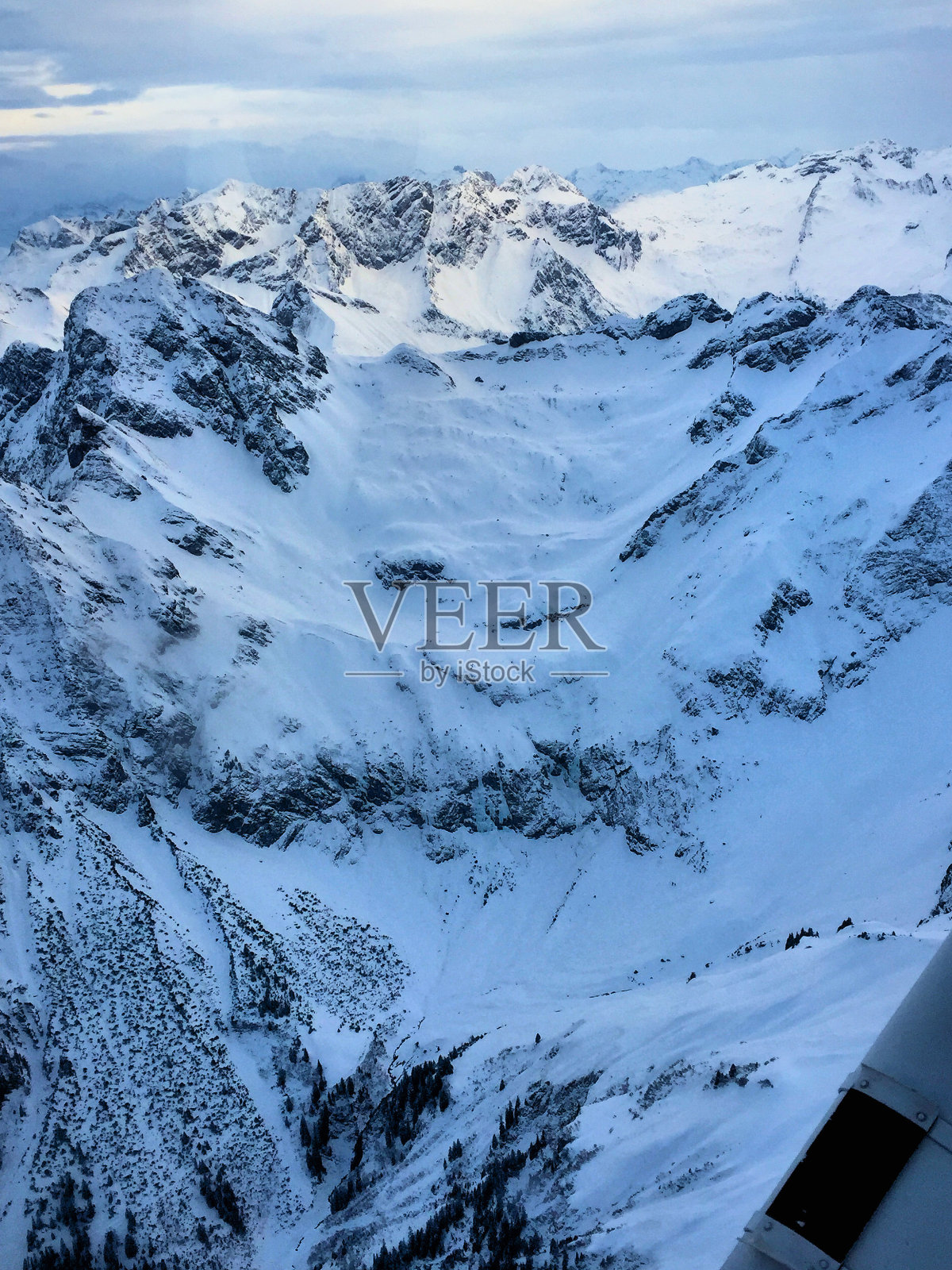 2017年2月10日，奥地利Lech am Arlberg附近的雪山照片摄影图片