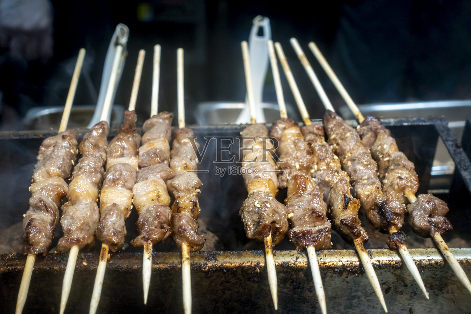 竹串肉，如烤肉串或沙茶串照片摄影图片