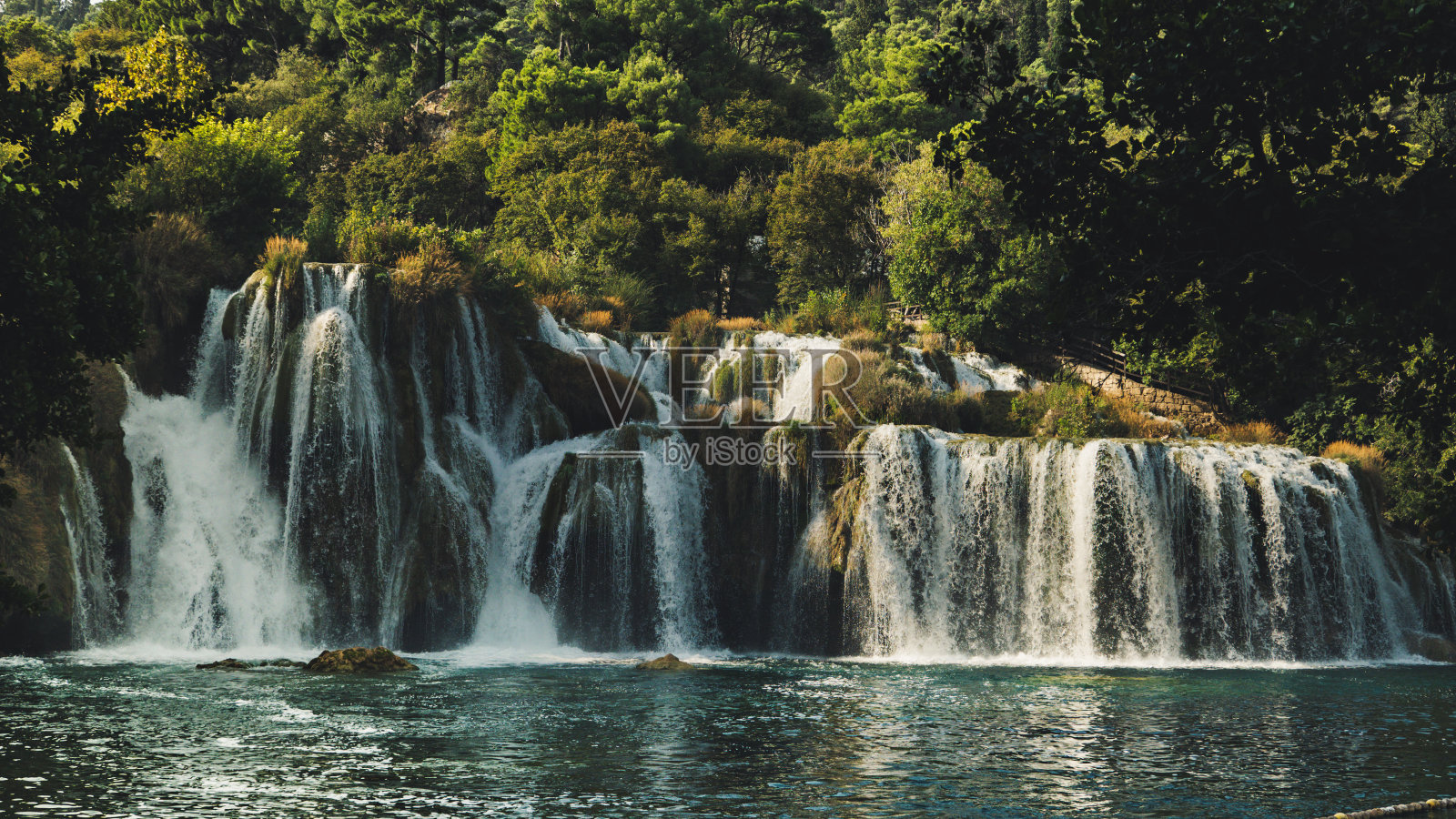克罗地亚Krka公园的瀑布照片摄影图片