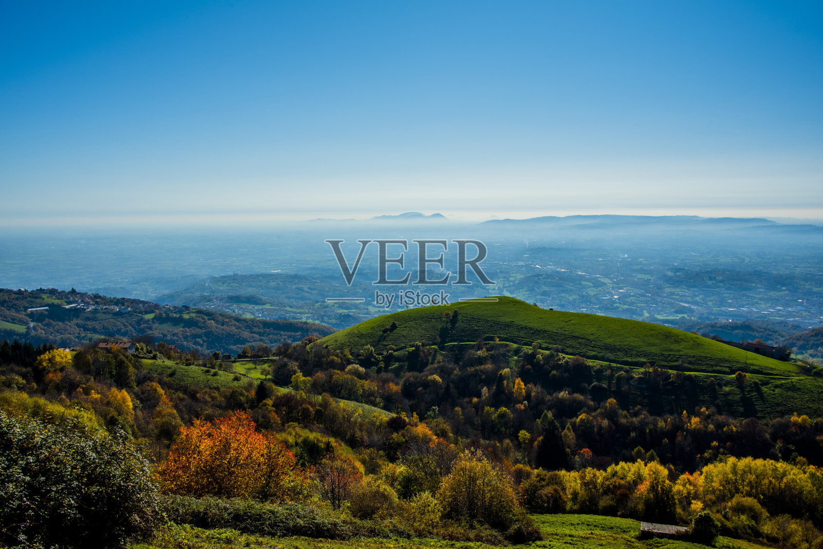 秋日的平原和丘陵照片摄影图片