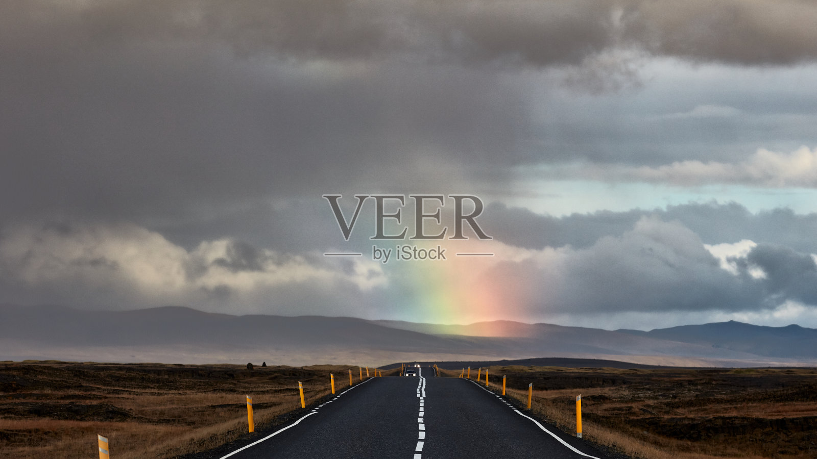 路，山，彩虹。Roadtrip在冰岛。汽车之旅照片摄影图片