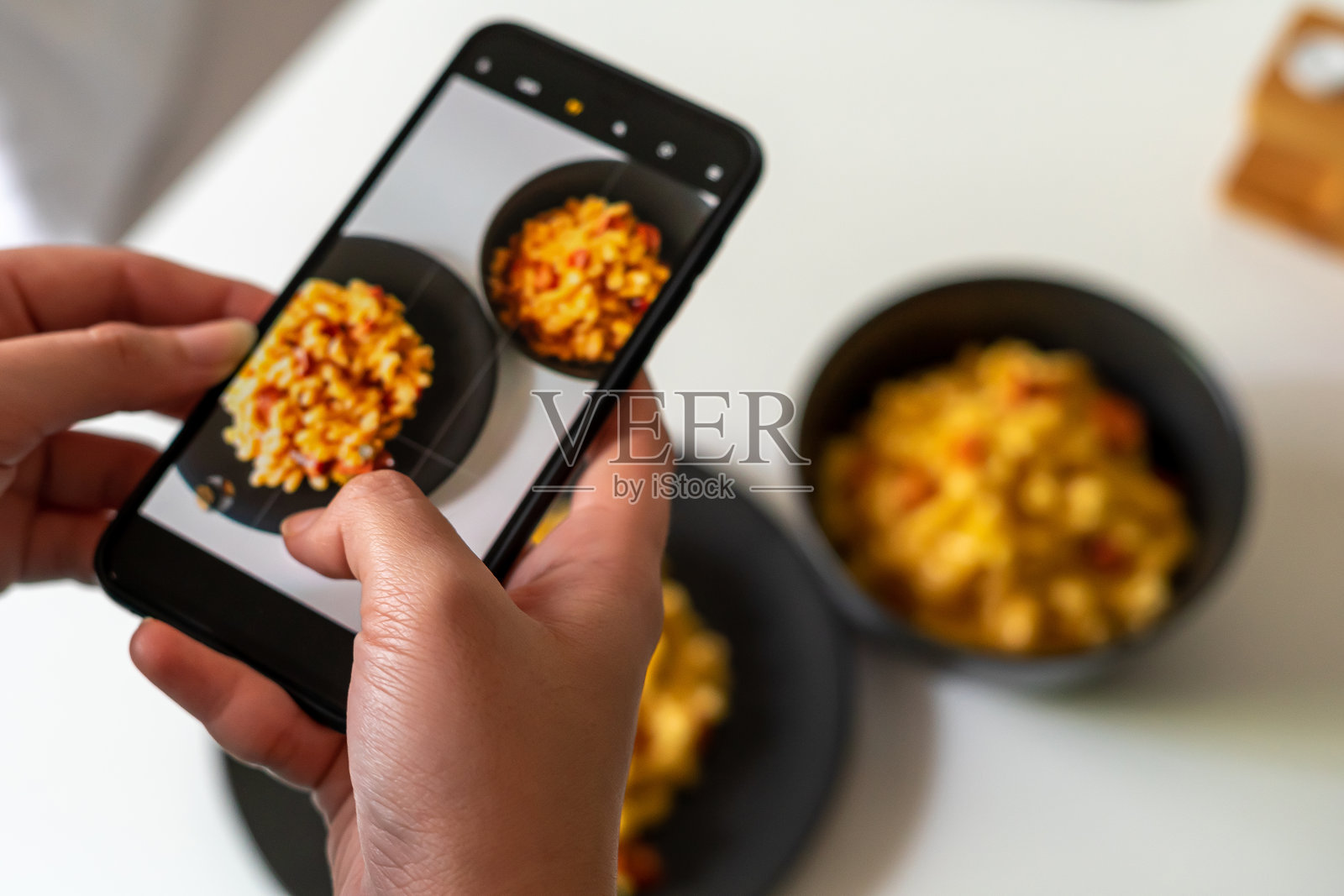 给通心粉和奶酪拍照照片摄影图片