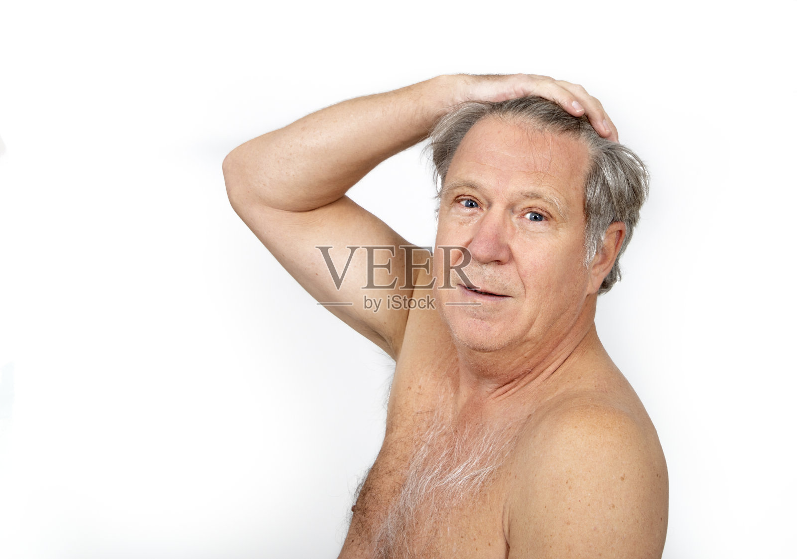 胸脯自由俊笑成熟男人照片摄影图片