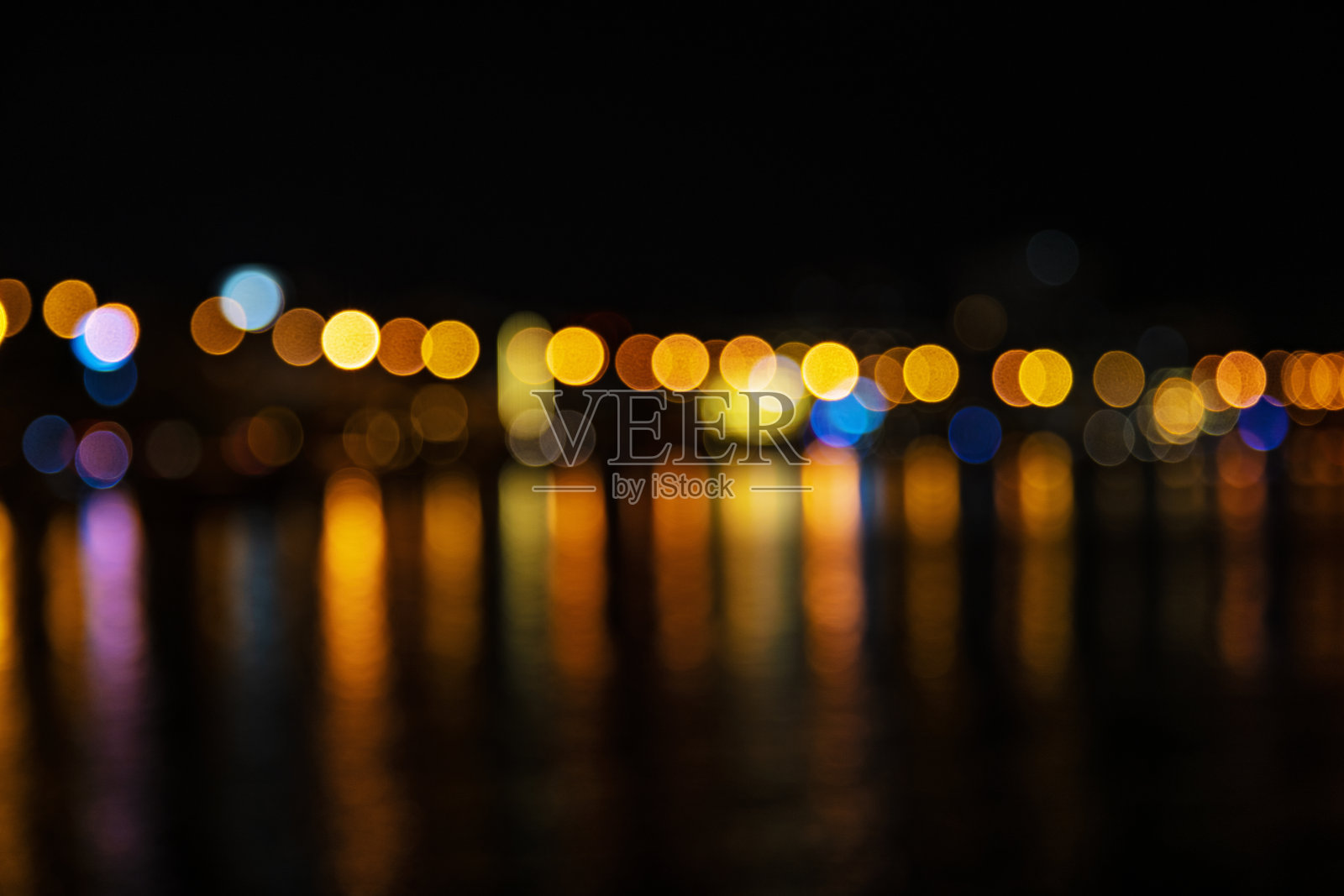 Bokeh背景的城市街道在Atakum, Samsun。照片摄影图片