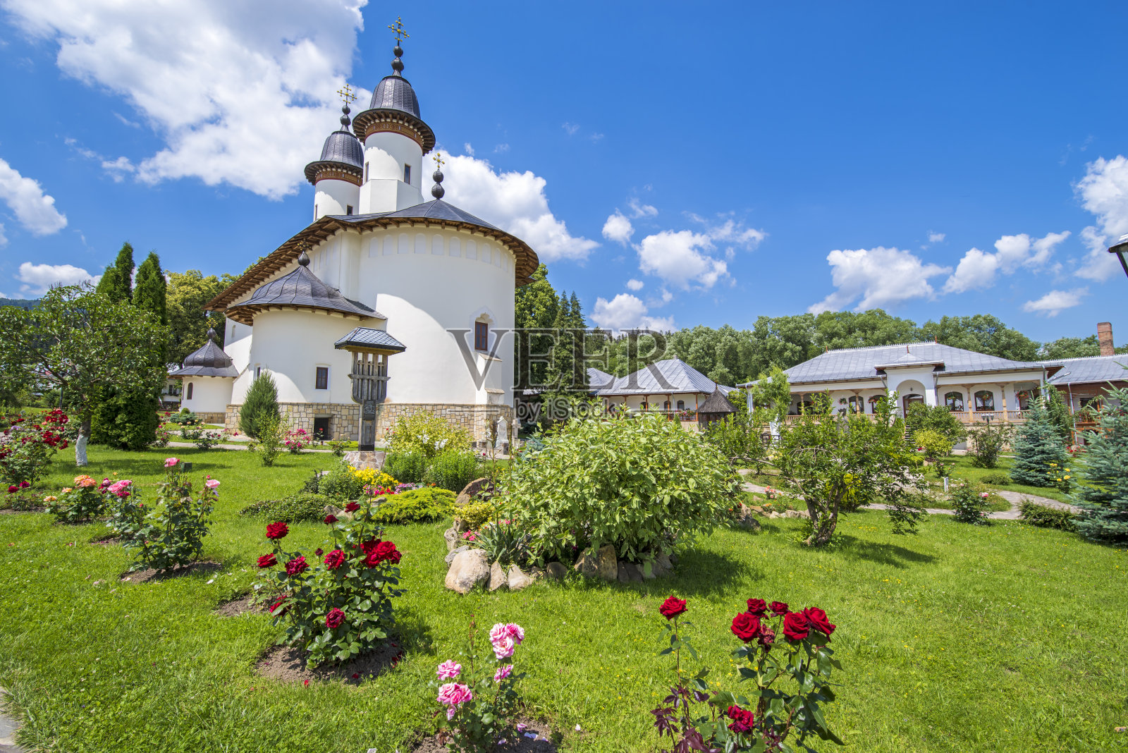 夏季东正教修道院庭院照片摄影图片
