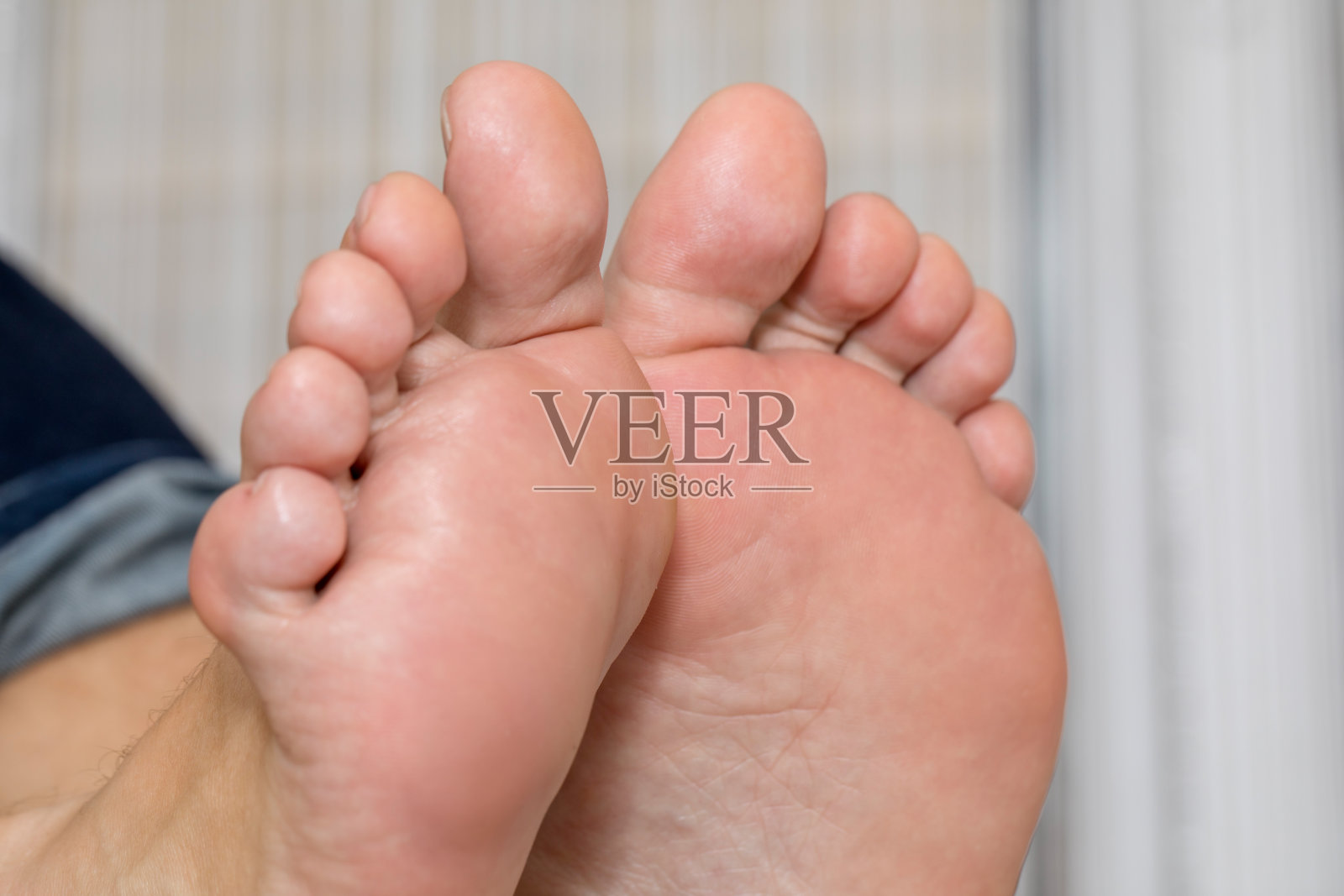 男性五金足疗沙龙。照片摄影图片