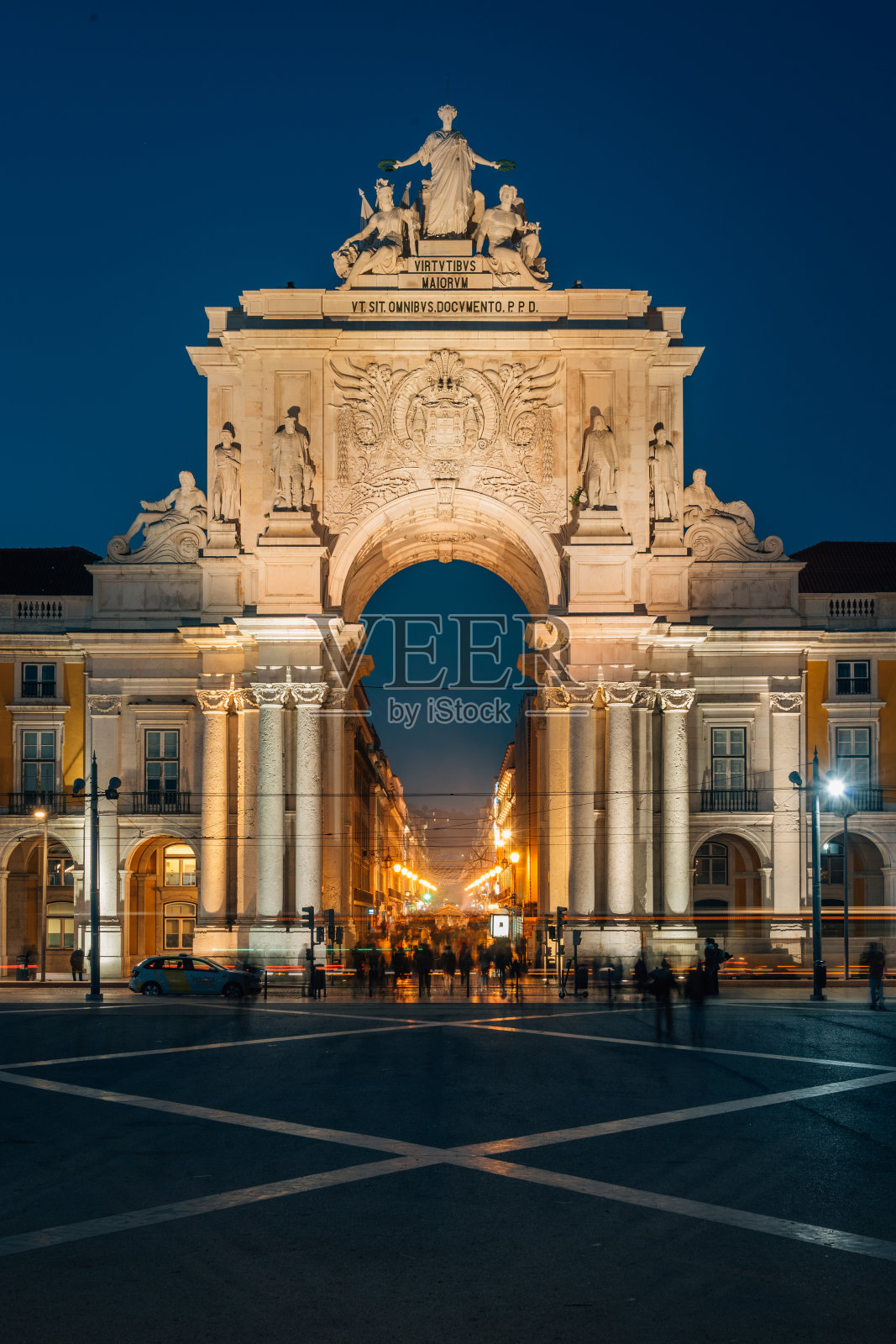 Arco da Rua Augusta，在Praca do Comercio(商业广场)，葡萄牙里斯本照片摄影图片