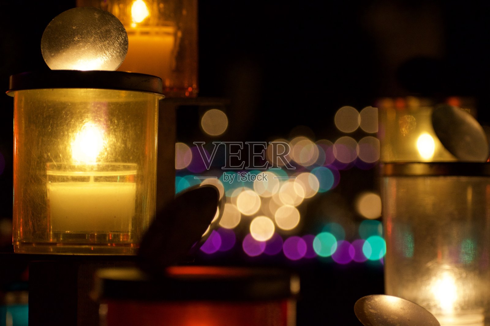 彩色的蜡烛和黄色的蜡烛照片摄影图片