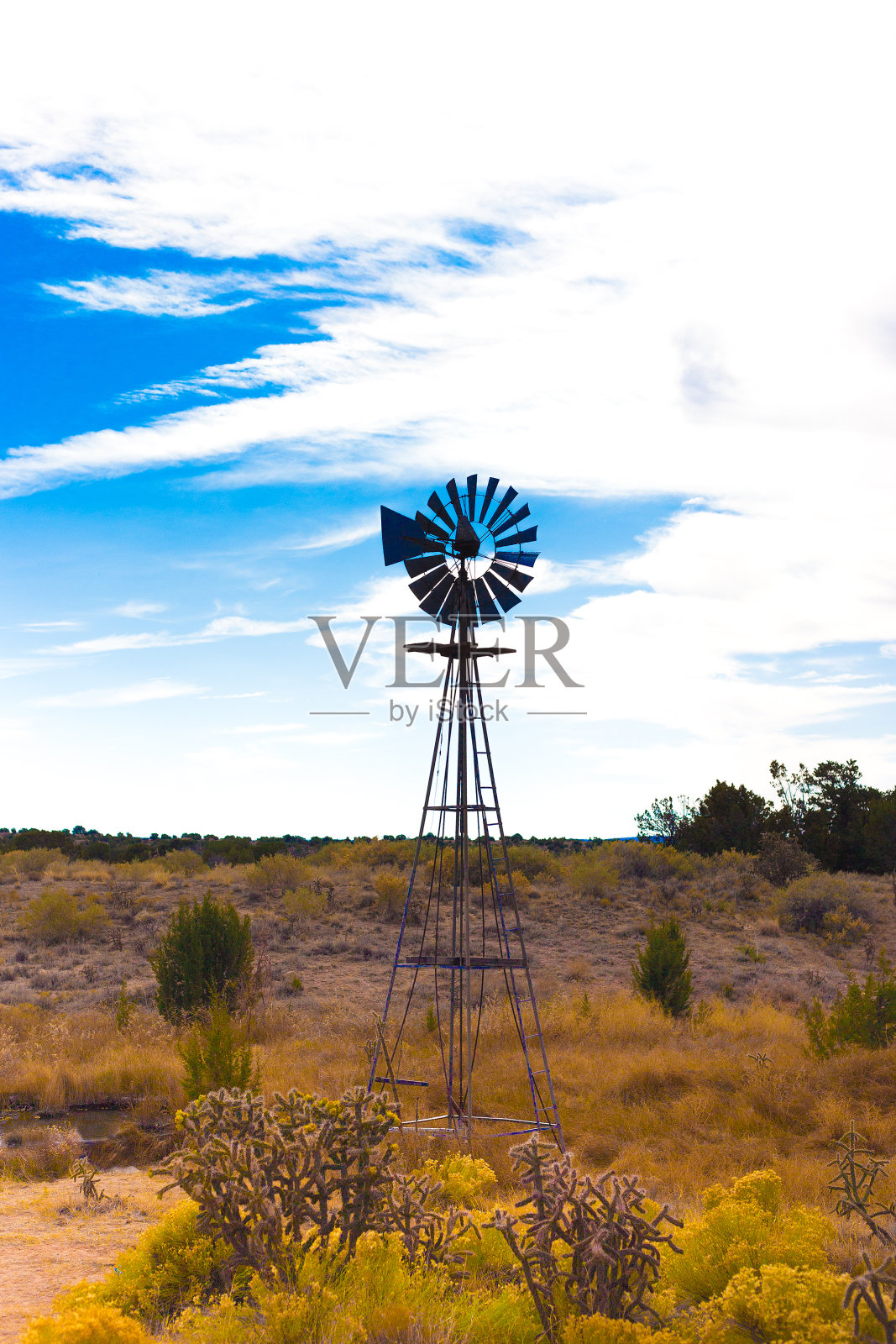 美国西南部沙漠牧场风车照片摄影图片