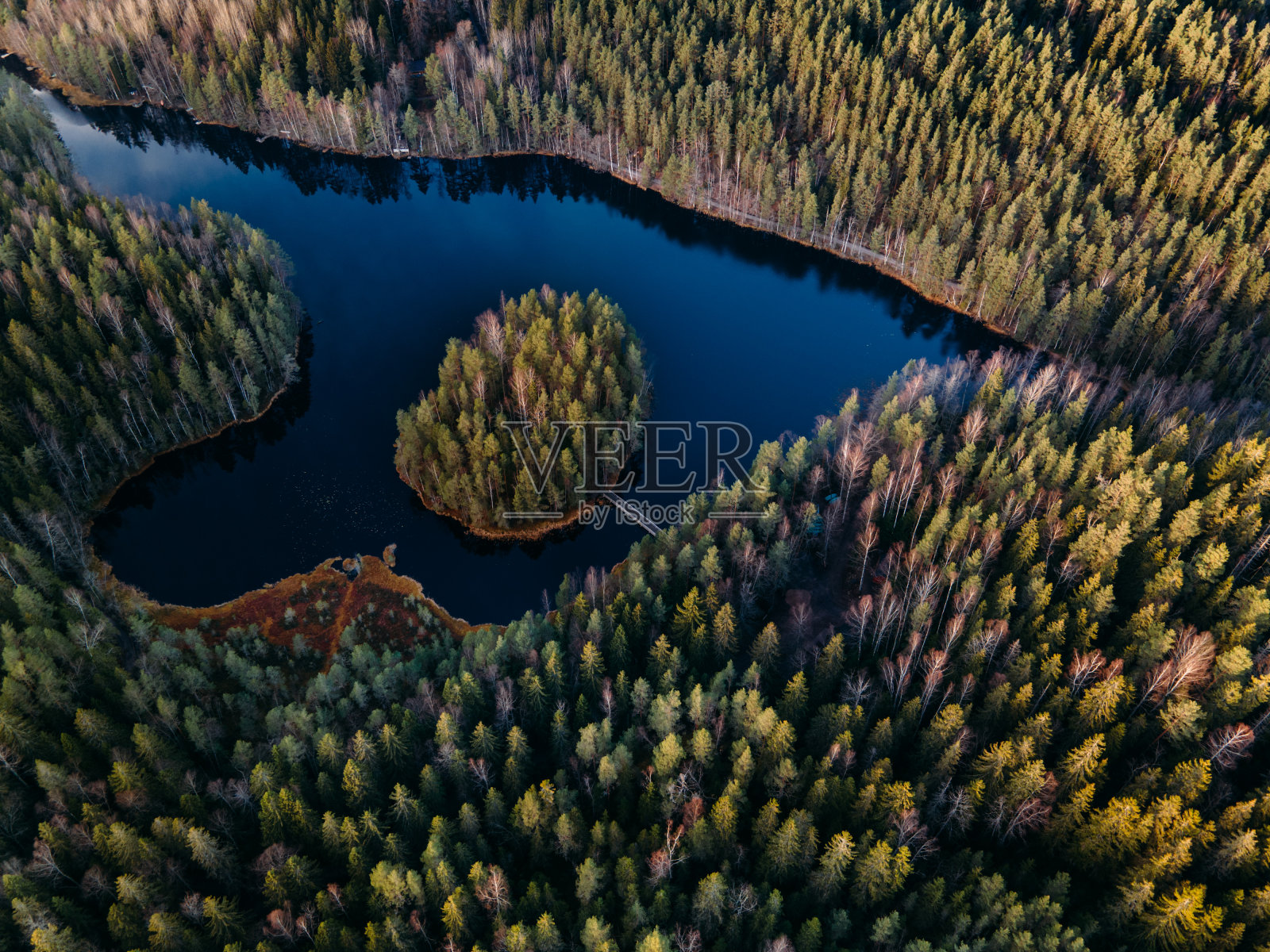 鸟瞰努克西奥国家公园中的芬兰景观。照片摄影图片