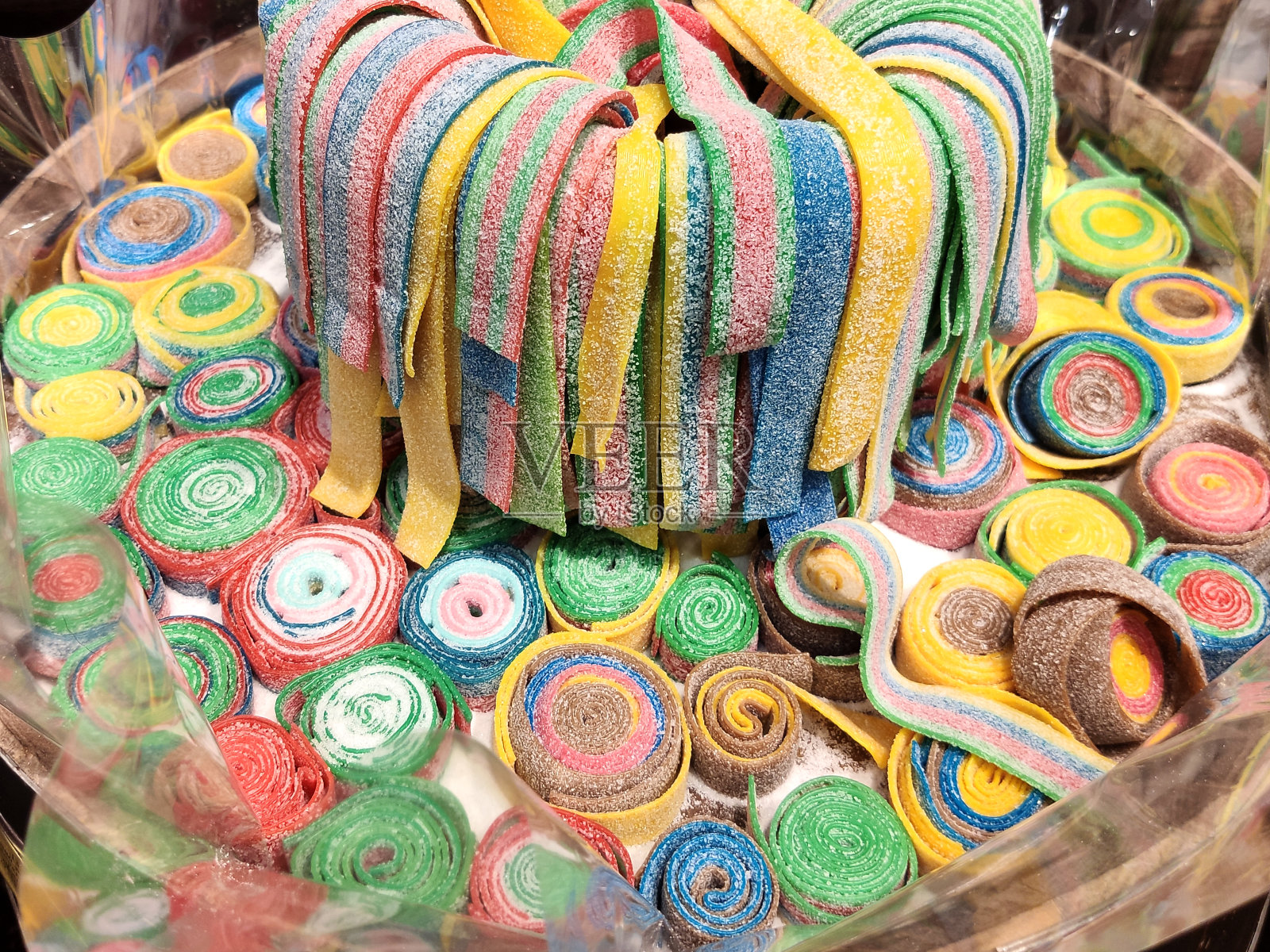 商店货架上五颜六色的糖果特写照片摄影图片