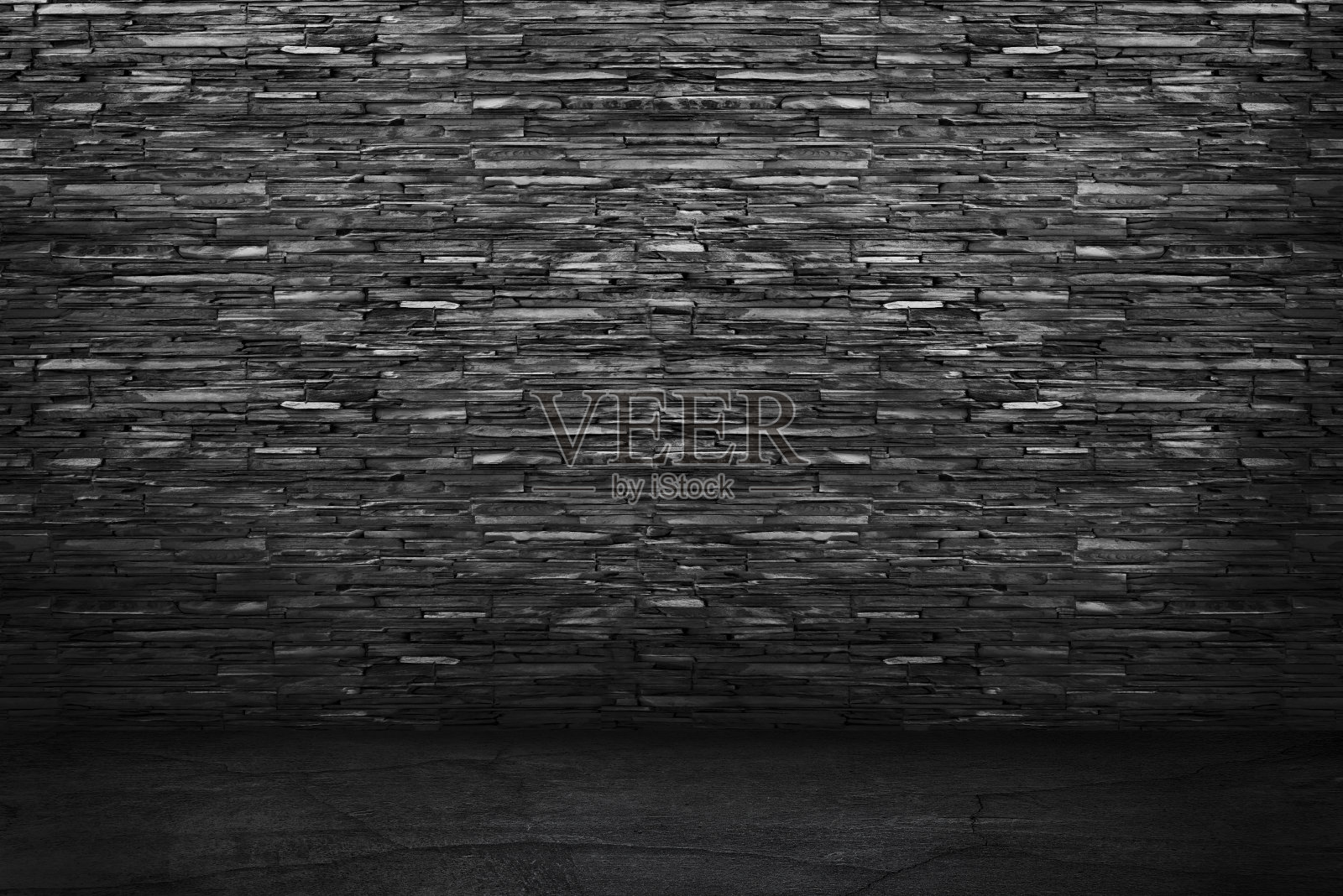 深色的纹理背景，黑色的地板和灰色的石头装饰的墙壁照片摄影图片
