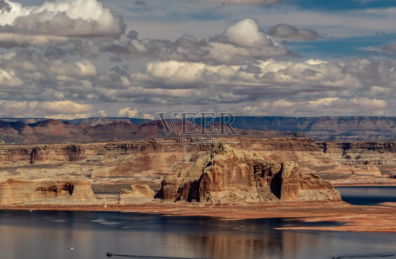从Wahweap瞭望台可以看到科罗拉多州河边的一座小山照片摄影图片