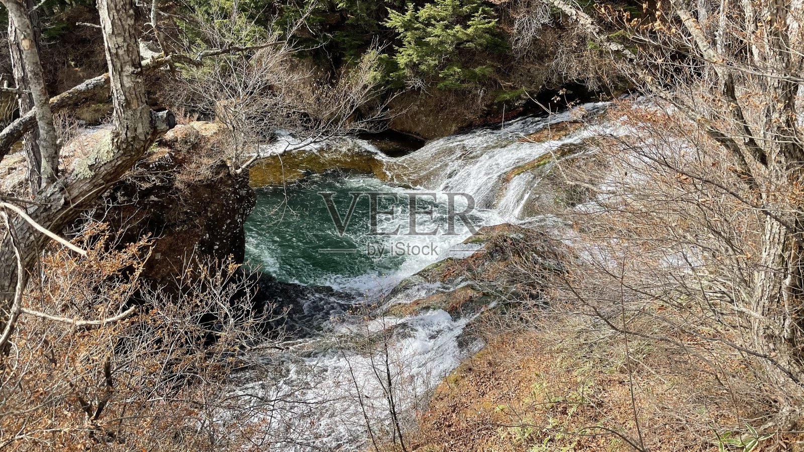 琉铃瀑布，奥unikko瀑布照片摄影图片