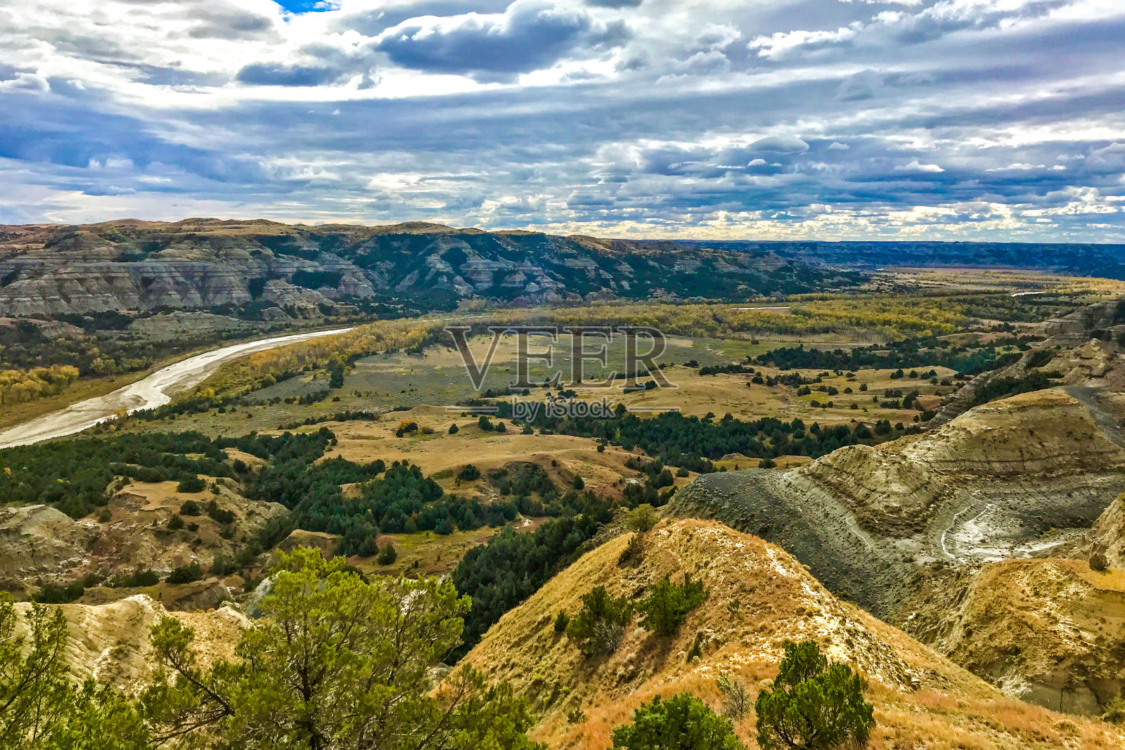 河湾俯瞰，西奥多·罗斯福国家公园的灵感来源照片摄影图片