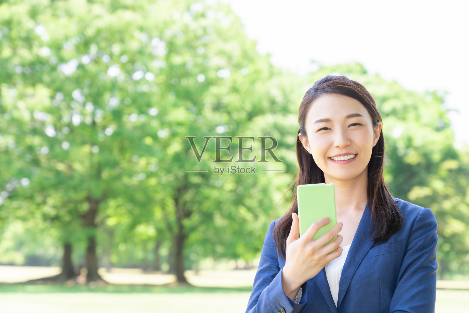 年轻美丽的亚洲女人照片摄影图片