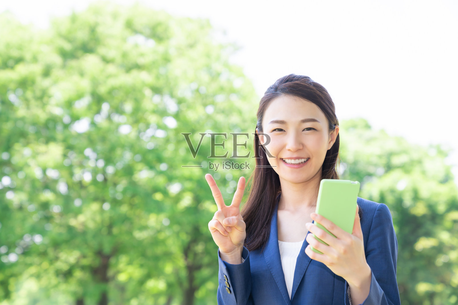 年轻美丽的亚洲女人照片摄影图片