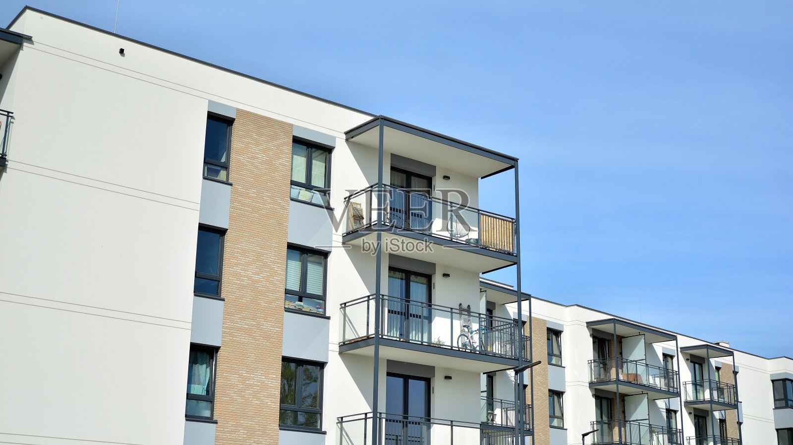 现代公寓楼的建筑细节。照片摄影图片