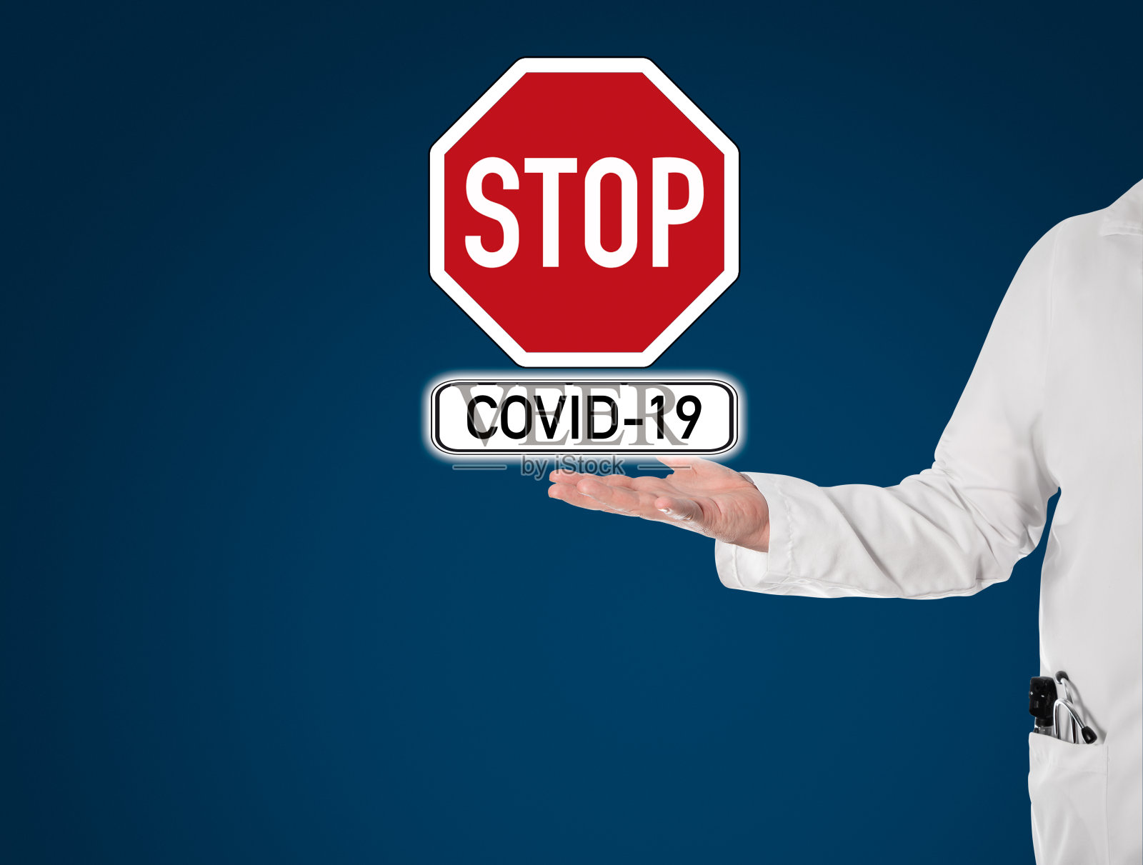 手持“阻止COVID - 19”标志的医生照片摄影图片