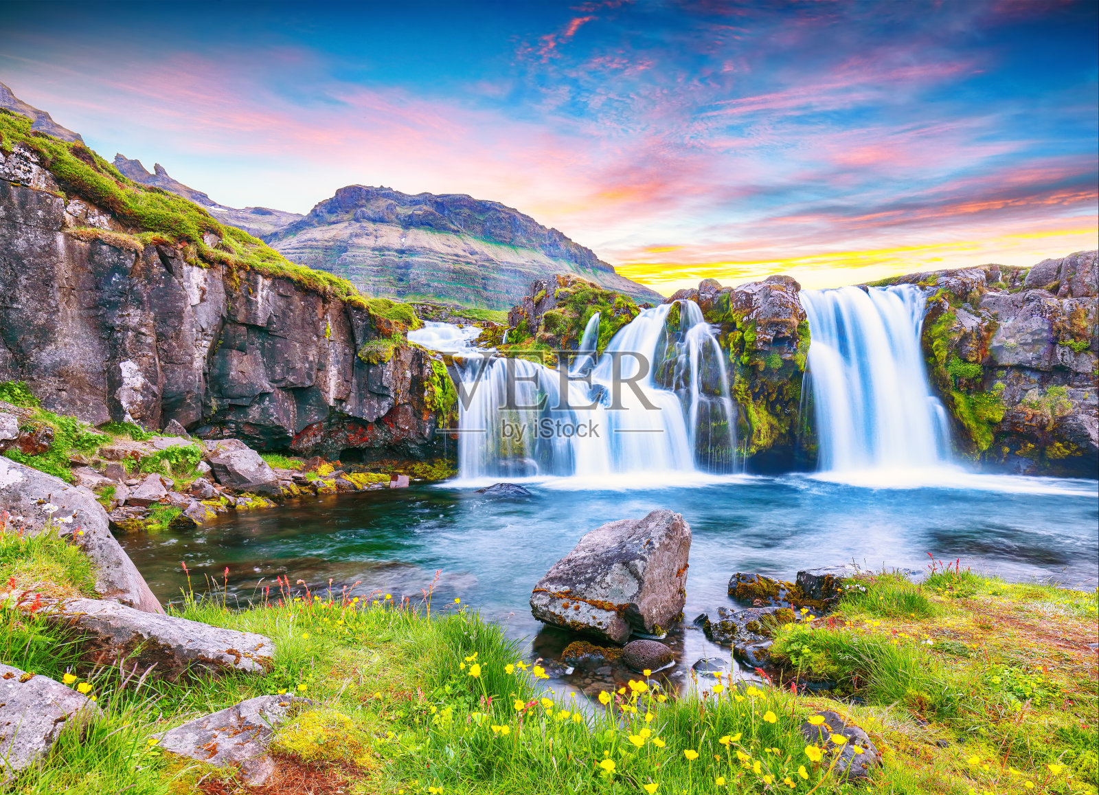 Kirkjufellsfoss 瀑布照片摄影图片